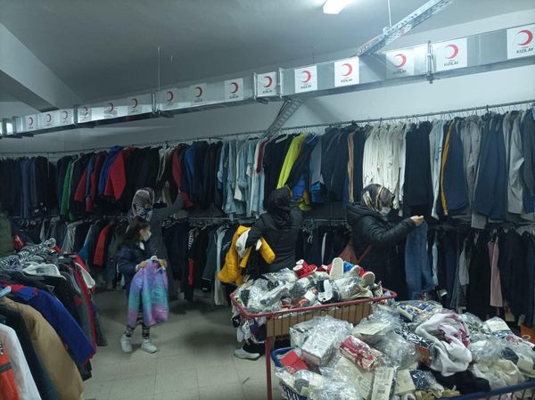 Türk Kızılay Elazığ şubesi olarak ihtiyaç sahiplerimiz için butik mağazamızda kıyafet dağıtımlarımıza devam ediyoruz🌙 (8)